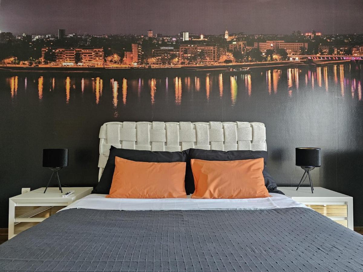Bright Side Apartment Novi Sad Esterno foto