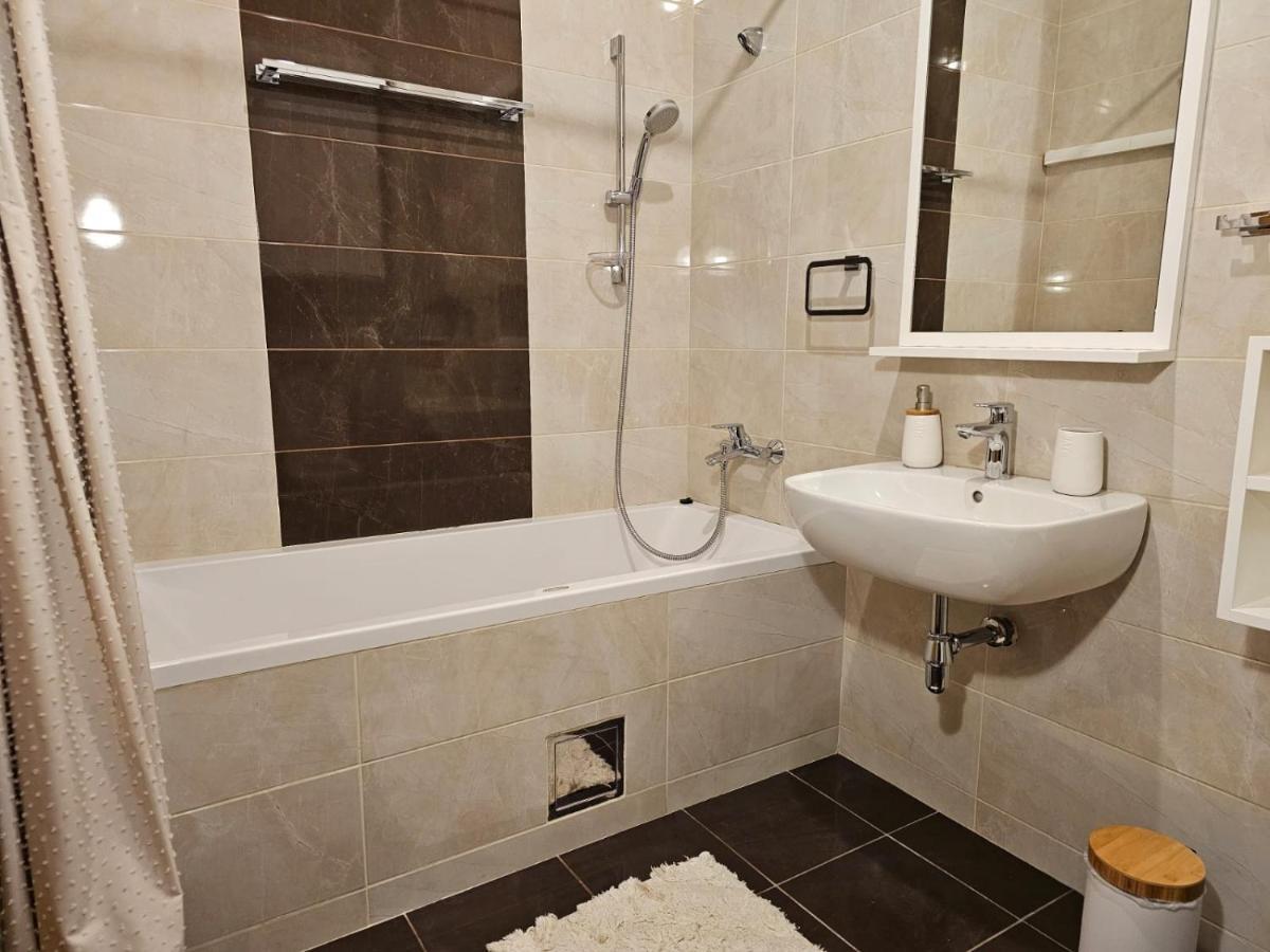 Bright Side Apartment Novi Sad Esterno foto
